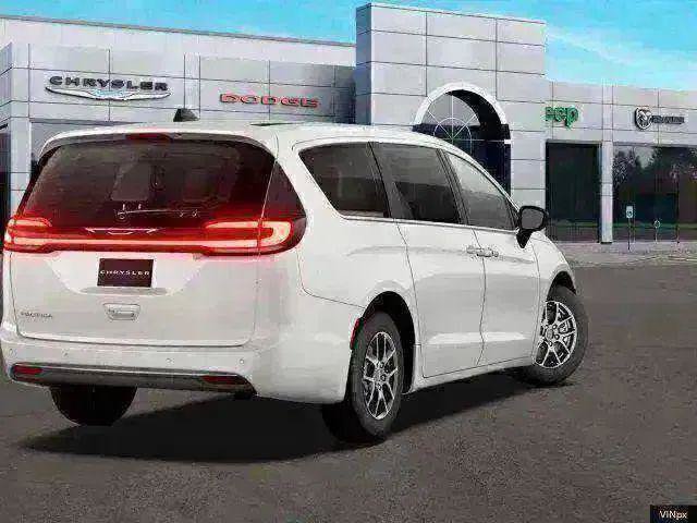 New 2027 Chrysler Pacifica Select FWD image 7