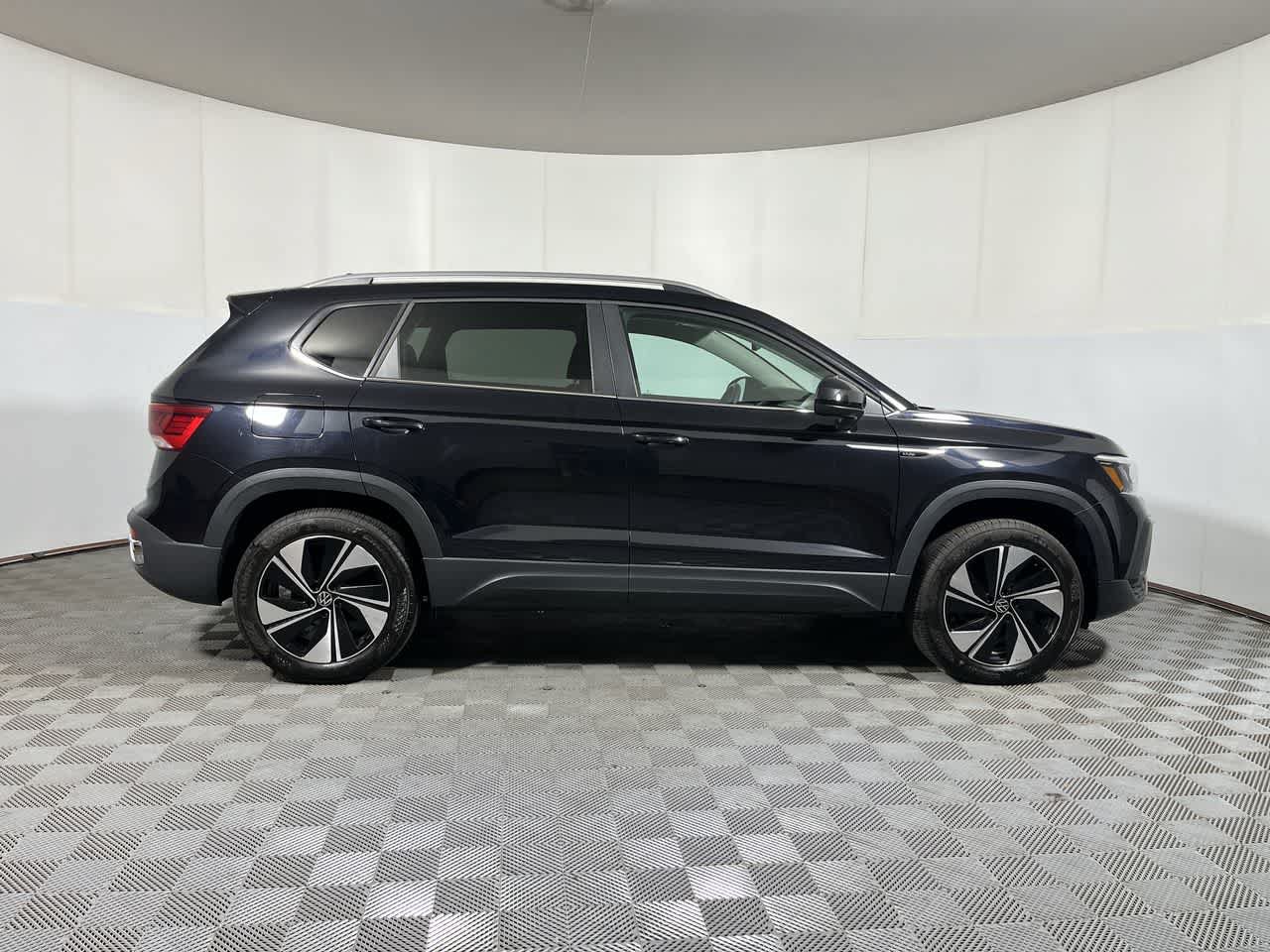 Used 2024 Volkswagen Taos SE AWD/4WD image 9