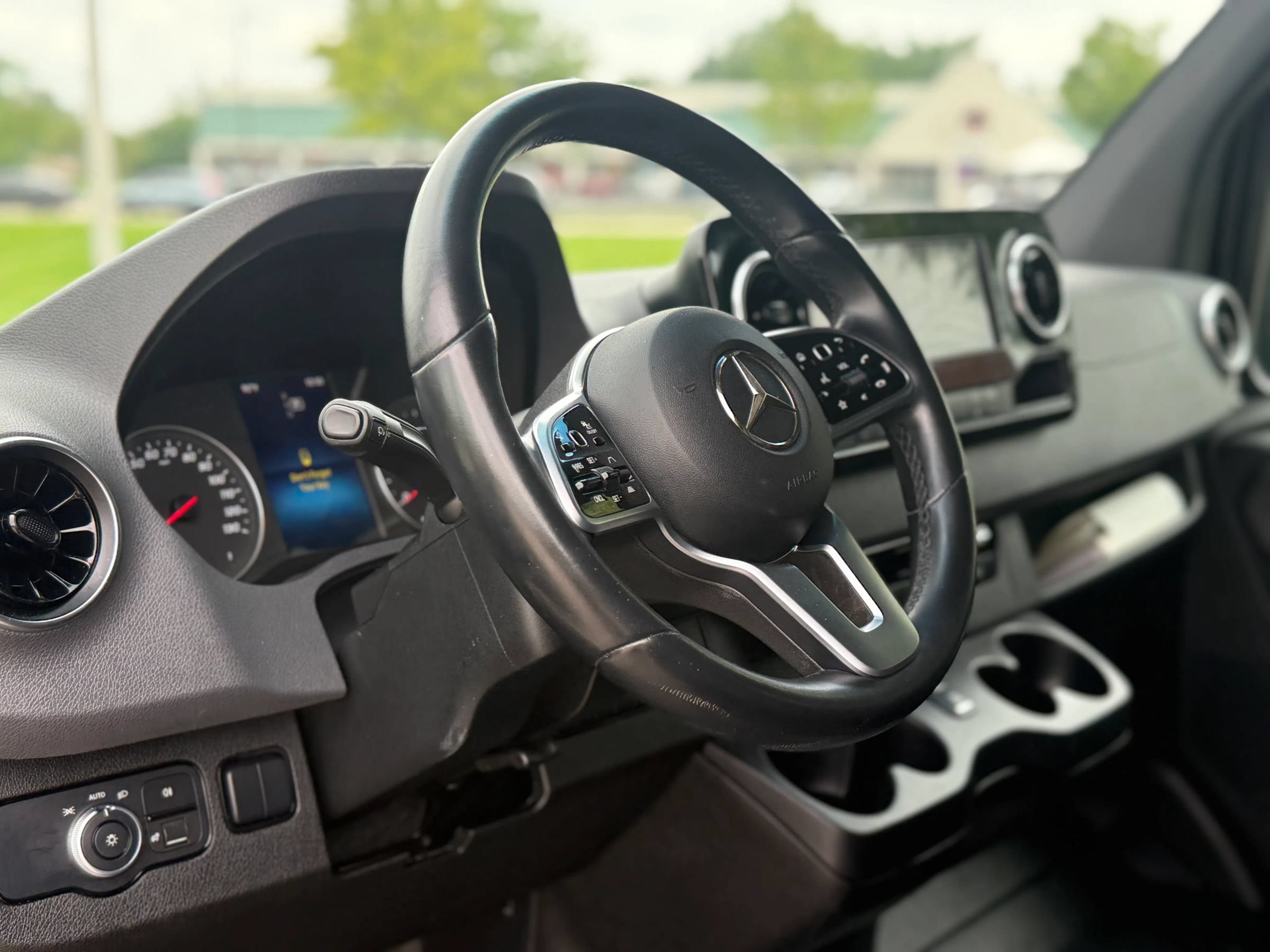 Used 2020 Mercedes-Benz Sprinter 2500 image 25