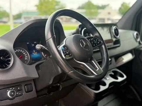 Used 2020 Mercedes-Benz Sprinter 2500 image 25