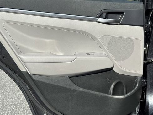Used 2020 Hyundai Elantra SE w/ Cargo Package (C1) image 21