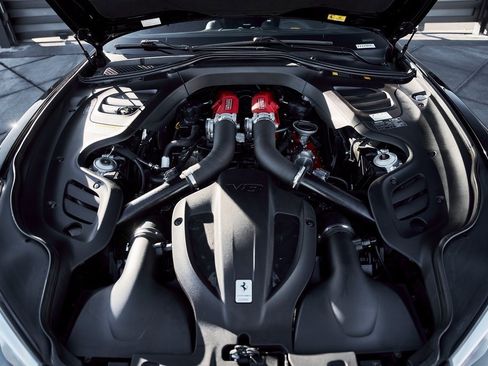 Used 2018 Ferrari GTC4Lusso T image 14