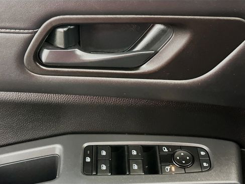 Used 2024 Nissan Pathfinder S w/ Cargo Package image 15