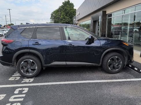 Used 2024 Nissan Rogue SV AWD/4WD image 10