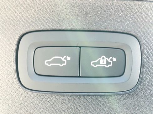 New 2026 Volvo XC90 B6 Plus w/ Protection Package Premier image 40