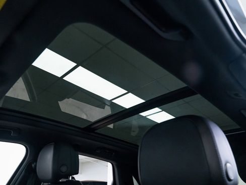 Used 2023 Porsche Cayenne w/ Premium Package image 15