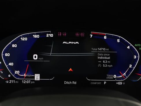 Used 2022 BMW ALPINA B7 xDrive w/ Luxury Rear Seating Package image 32