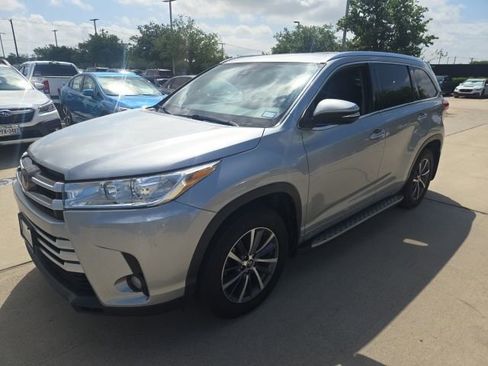 Used 2017 Toyota Highlander XLE image 6