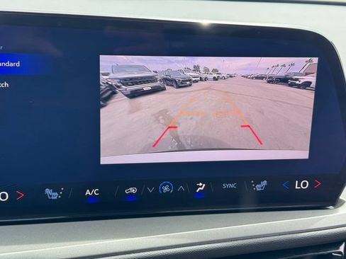 Certified 2026 Chevrolet Traverse LT FWD image 17