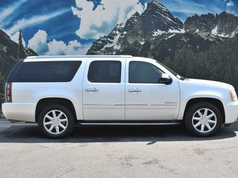 Used 2011 GMC Yukon XL Denali AWD/4WD image 2