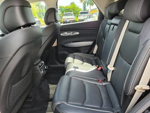 Used 2023 Genesis Electrified GV70 AWD Advance image 9