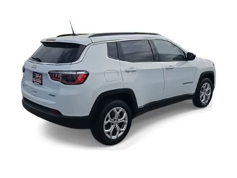 Used 2024 Jeep Compass Latitude AWD/4WD image 8