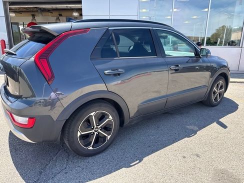Used 2023 Kia Niro EX FWD image 3