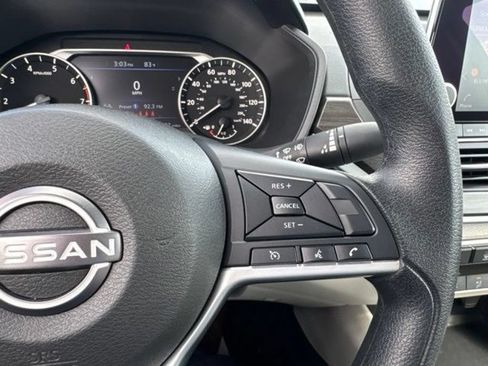 Used 2025 Nissan Altima 2.5 SV FWD image 33