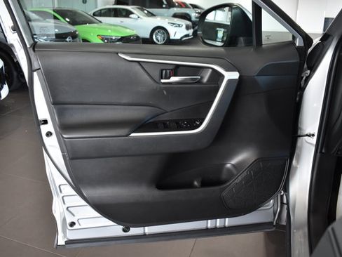 Used 2022 Toyota RAV4 XLE Premium image 28