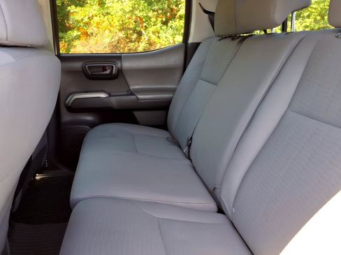 Used 2019 Toyota Tacoma SR5 AWD/4WD image 13