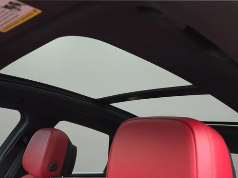 Used 2021 Porsche Macan S image 11