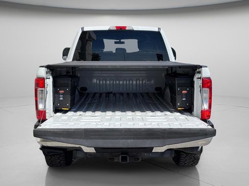 Used 2018 Ford F250 XLT w/ FX4 Off-Road Package AWD/4WD image 8