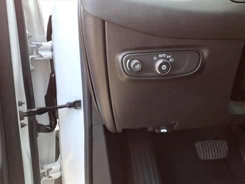 Used 2022 Chevrolet Equinox LT image 16