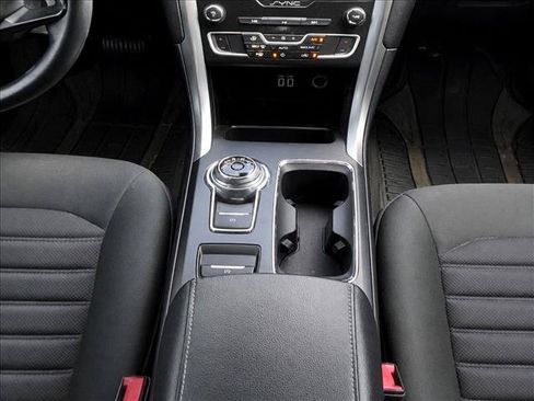 Used 2019 Ford Fusion SE FWD image 15