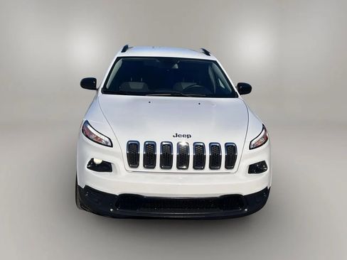 Used 2017 Jeep Cherokee Sport FWD image 3