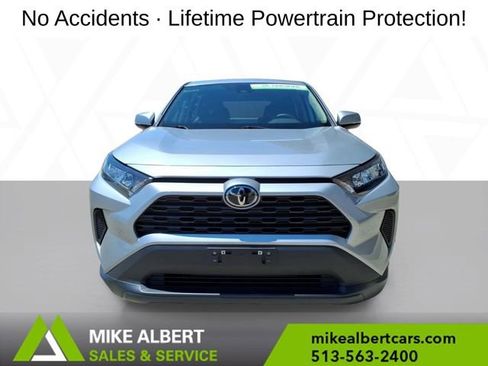 Used 2022 Toyota RAV4 LE FWD image 2