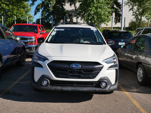 Used 2023 Subaru Outback Premium AWD/4WD image 2