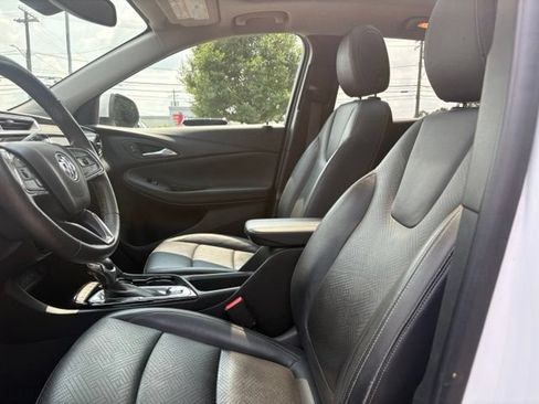 Used 2020 Buick Encore GX Essence w/ Experience Buick Package FWD image 29