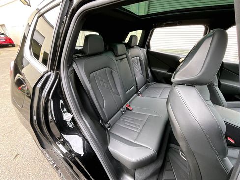 Used 2025 BMW X3 xDrive30i w/ Premium Package image 29