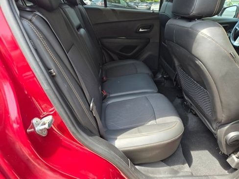 Used 2020 Chevrolet Trax LT w/ Sun & Sound Package AWD/4WD image 13