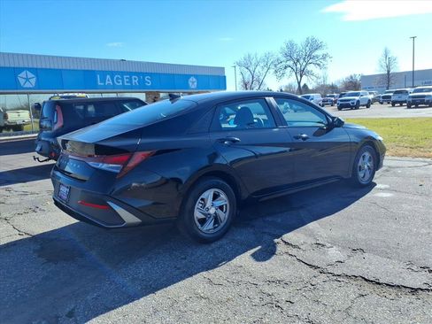 Used 2025 Hyundai Elantra SE image 3