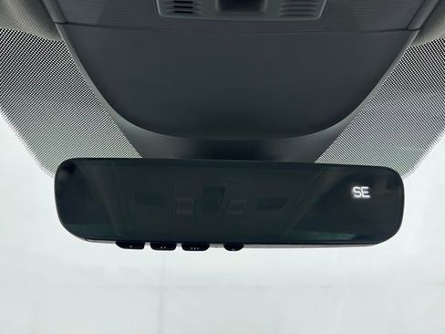 Certified 2025 Volkswagen Taos SE w/ Panoramic Sunroof Package AWD/4WD image 28