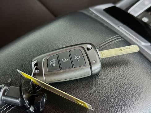 Used 2023 Hyundai Tucson SE image 21