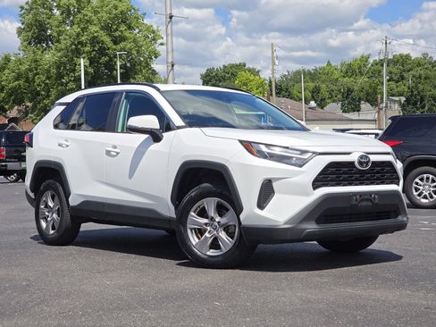 Used 2024 Toyota RAV4 XLE FWD image 2