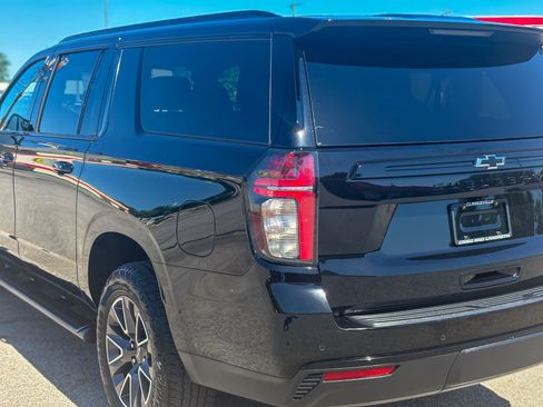 Used 2024 Chevrolet Suburban Z71 w/ Luxury Package AWD/4WD image 12