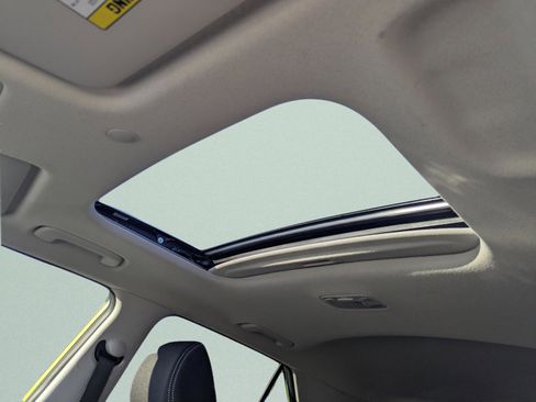 Certified 2024 Hyundai Venue SEL image 19