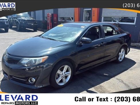 Used 2012 Toyota Camry SE FWD image 3