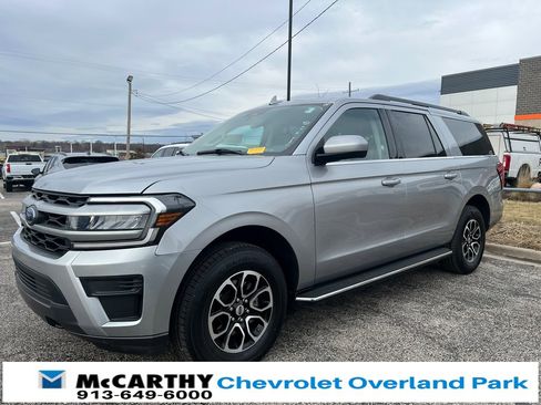 Used 2023 Ford Expedition Max XLT image 6