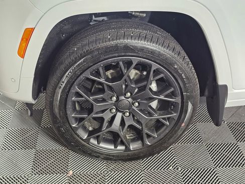 New 2026 Jeep Grand Cherokee Summit w/ Obsidian Package AWD/4WD image 10