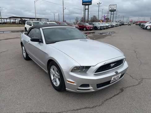 Used 2013 Ford Mustang Convertible image 8
