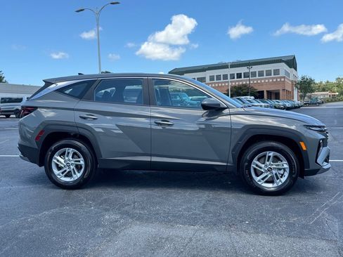 Used 2026 Hyundai Tucson SE AWD/4WD image 3