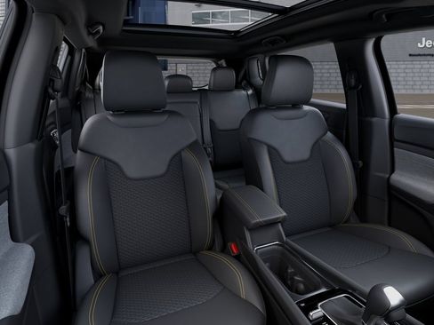 New 2026 Jeep Compass Latitude AWD/4WD image 16