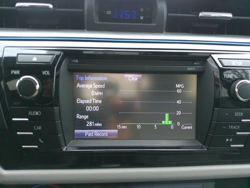 Used 2016 Toyota Corolla LE image 24