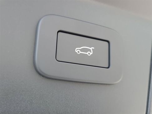 Used 2026 Land Rover Range Rover Velar S image 12