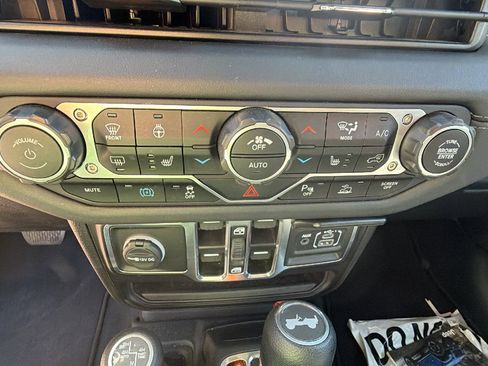 Used 2025 Jeep Wrangler Sahara w/ Safety Group image 32