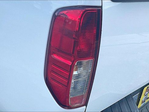 Used 2019 Nissan Frontier SV image 29