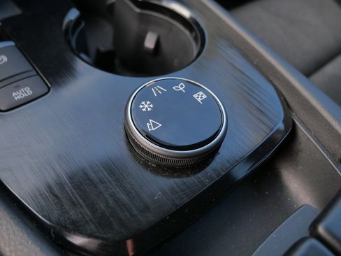 Used 2025 Nissan Rogue SV image 29