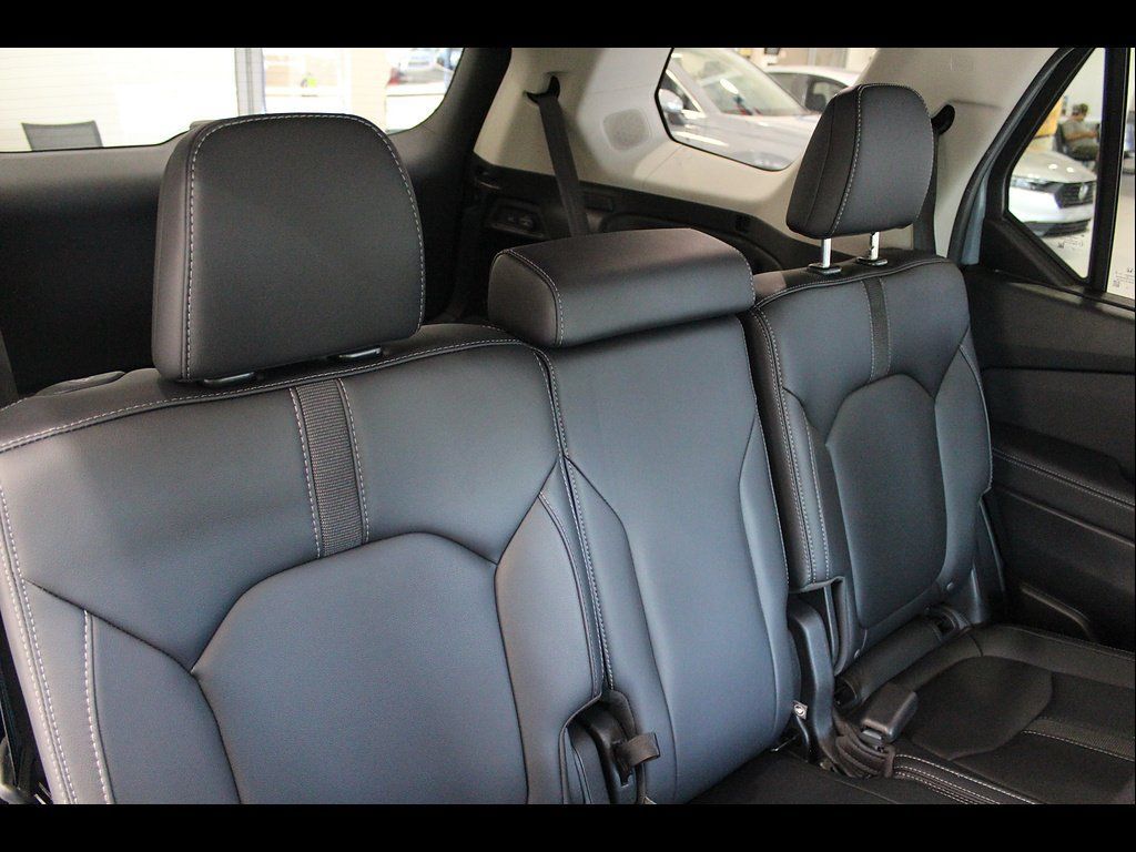 Certified 2025 Honda Pilot Touring image 22