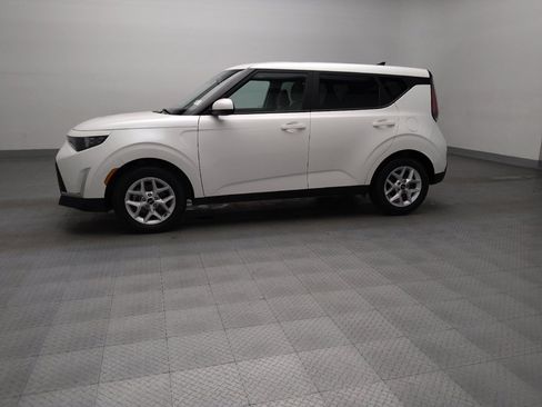 Used 2025 Kia Soul LX image 2