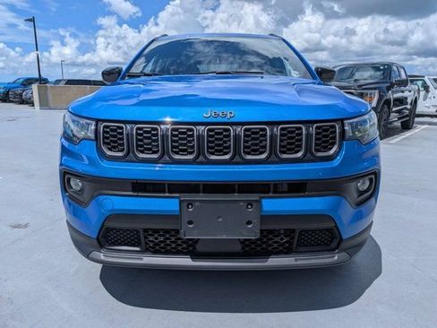 Used 2025 Jeep Compass Latitude w/ Convenience Group AWD/4WD image 9